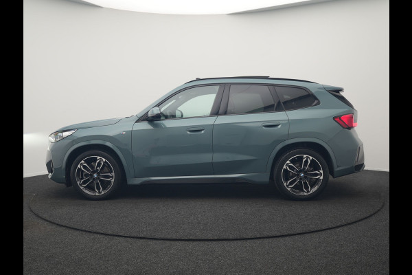 BMW X1 xDrive23i M Sport 204pk Dealer O.H | Panodak | Adaptive Cruise | Lederen Sportstoelen Massage & Memory | Head Up | 360 Camera | Harman Kardon | Widescreen Navi | Parkassist | Keyless | 19"L.M | Apple Carplay |