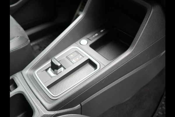 Volkswagen Caddy Maxi 1.5 TSI Style DSG Dealer O.H | Adaptive Cruise | Trekhaak Afn. | Apple Carplay | Camera | Alcantara Sportstoelen | LED Koplampen | Virtual | DAB | 17"L.M |