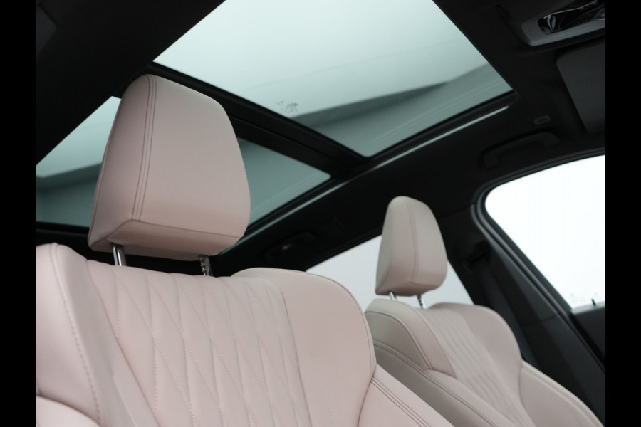 BMW X1 xDrive23i M Sport 204pk Dealer O.H | Panodak | Adaptive Cruise | Lederen Sportstoelen Massage & Memory | Head Up | 360 Camera | Harman Kardon | Widescreen Navi | Parkassist | Keyless | 19"L.M | Apple Carplay |