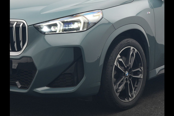 BMW X1 xDrive23i M Sport 204pk Dealer O.H | Panodak | Adaptive Cruise | Lederen Sportstoelen Massage & Memory | Head Up | 360 Camera | Harman Kardon | Widescreen Navi | Parkassist | Keyless | 19"L.M | Apple Carplay |