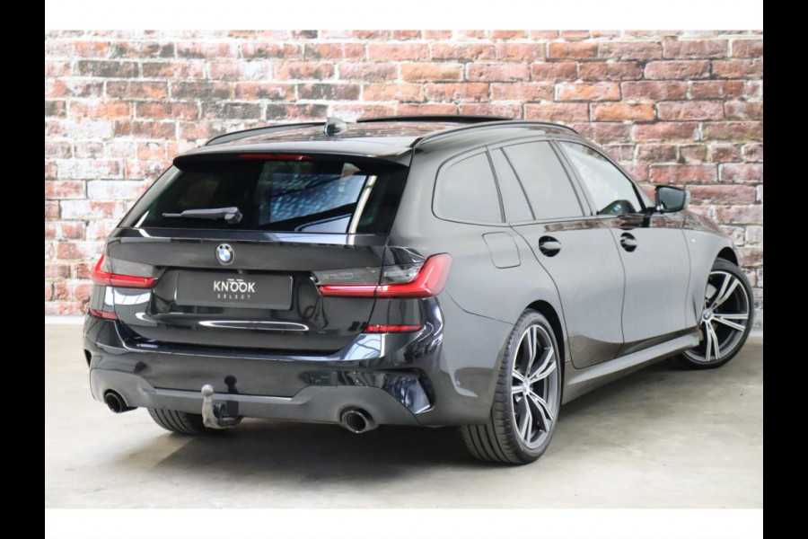 BMW 3 Serie Touring 330i xDrive High Executive M Sport / Panoramadak / Head-Up Display / Trekhaak / Leder / Apple CarPlay / Harman Kardon / 19 Inch /  Laserlicht / M Sportremsysteem / Adaptief M-onderstel