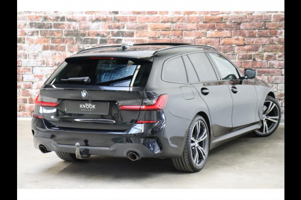 BMW 3 Serie Touring 330i xDrive High Executive M Sport / Panoramadak / Head-Up Display / Trekhaak / Leder / Apple CarPlay / Harman Kardon / 19 Inch /  Laserlicht / M Sportremsysteem / Adaptief M-onderstel