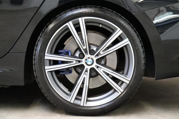 BMW 3 Serie Touring 330i xDrive High Executive M Sport / Panoramadak / Head-Up Display / Trekhaak / Leder / Apple CarPlay / Harman Kardon / 19 Inch /  Laserlicht / M Sportremsysteem / Adaptief M-onderstel
