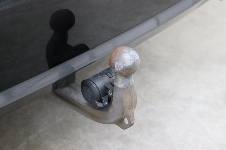 BMW 3 Serie Touring 330i xDrive High Executive M Sport / Panoramadak / Head-Up Display / Trekhaak / Leder / Apple CarPlay / Harman Kardon / 19 Inch /  Laserlicht / M Sportremsysteem / Adaptief M-onderstel