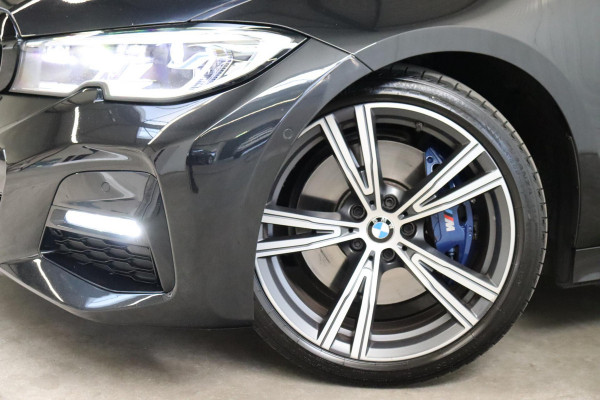 BMW 3 Serie Touring 330i xDrive High Executive M Sport / Panoramadak / Head-Up Display / Trekhaak / Leder / Apple CarPlay / Harman Kardon / 19 Inch /  Laserlicht / M Sportremsysteem / Adaptief M-onderstel