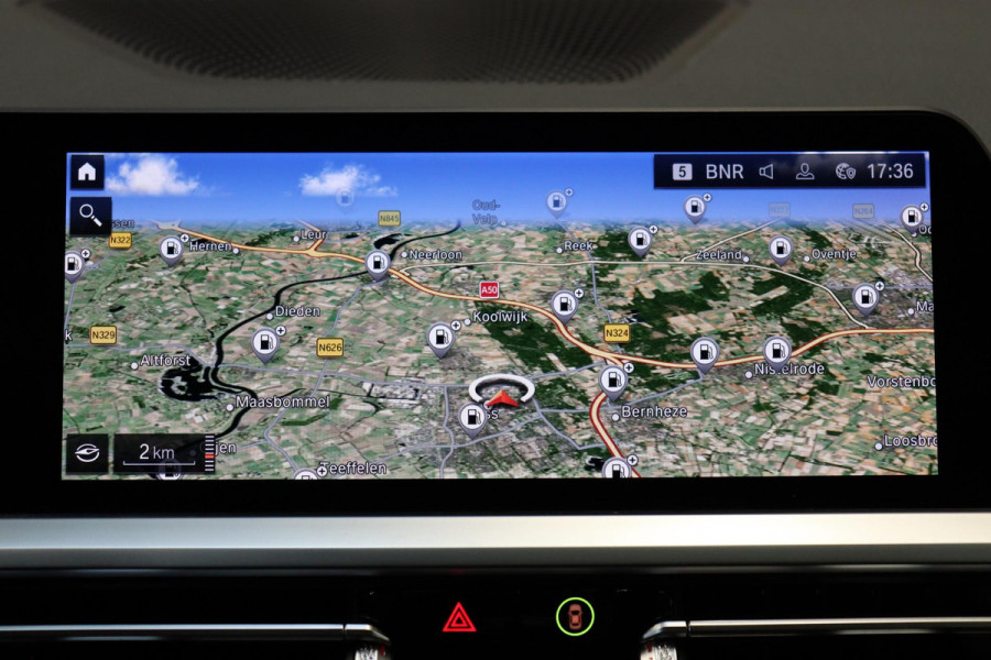 BMW 3 Serie Touring 330i xDrive High Executive M Sport / Panoramadak / Head-Up Display / Trekhaak / Leder / Apple CarPlay / Harman Kardon / 19 Inch /  Laserlicht / M Sportremsysteem / Adaptief M-onderstel