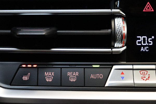 BMW 3 Serie Touring 330i xDrive High Executive M Sport / Panoramadak / Head-Up Display / Trekhaak / Leder / Apple CarPlay / Harman Kardon / 19 Inch /  Laserlicht / M Sportremsysteem / Adaptief M-onderstel