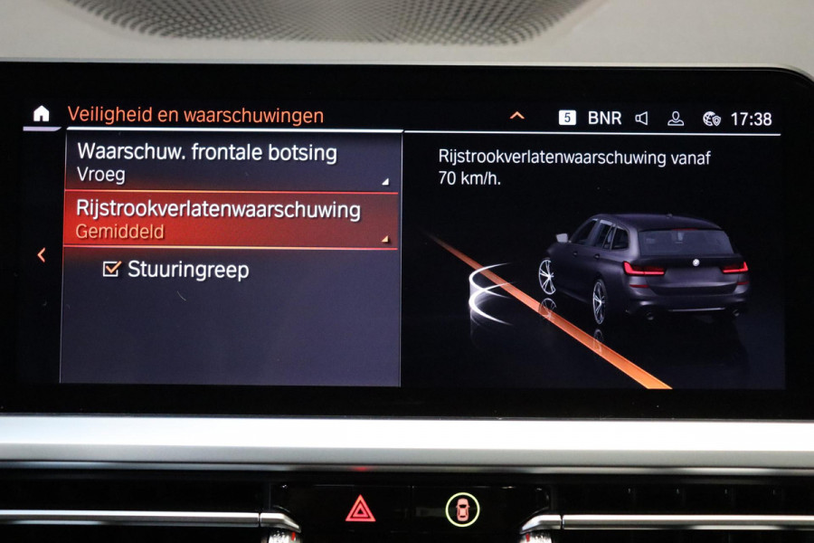 BMW 3 Serie Touring 330i xDrive High Executive M Sport / Panoramadak / Head-Up Display / Trekhaak / Leder / Apple CarPlay / Harman Kardon / 19 Inch /  Laserlicht / M Sportremsysteem / Adaptief M-onderstel