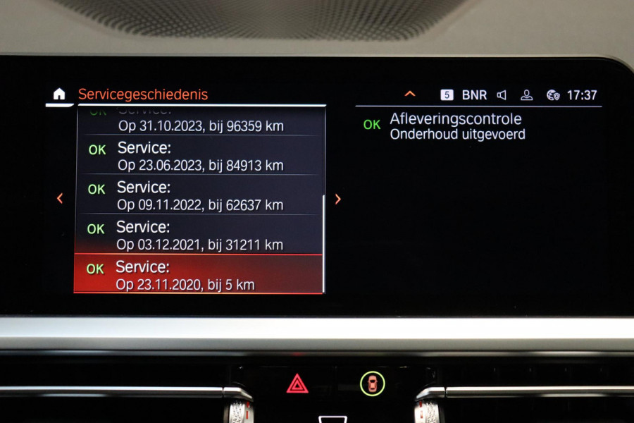 BMW 3 Serie Touring 330i xDrive High Executive M Sport / Panoramadak / Head-Up Display / Trekhaak / Leder / Apple CarPlay / Harman Kardon / 19 Inch /  Laserlicht / M Sportremsysteem / Adaptief M-onderstel