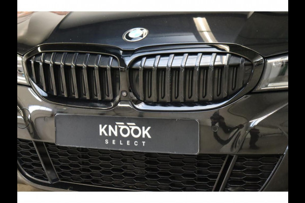 BMW 3 Serie Touring 330i xDrive High Executive M Sport / Panoramadak / Head-Up Display / Trekhaak / Leder / Apple CarPlay / Harman Kardon / 19 Inch /  Laserlicht / M Sportremsysteem / Adaptief M-onderstel