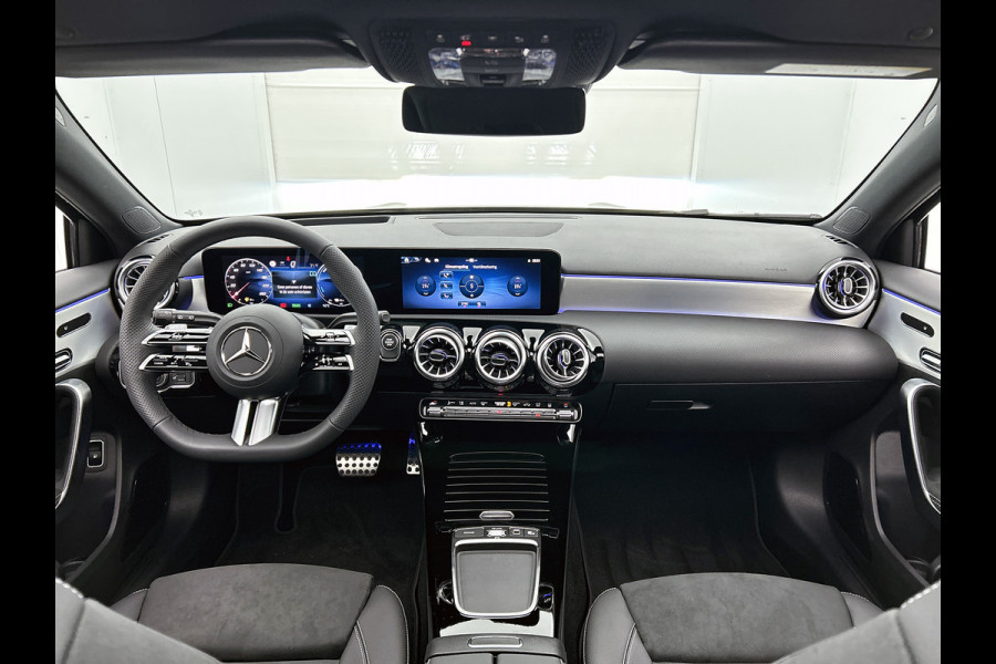 Mercedes-Benz A-Klasse 250 e Business Solution AMG | AMG Line Plus pakket | Nightpakket | 19 inch AMG velgen | Smartphone-integratie | Panoramaschuifdak | Head-up display | 360°-camera | Augmented Reality navigatie |