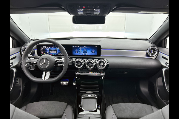 Mercedes-Benz A-Klasse 250 e Business Solution AMG | AMG Line Plus pakket | Nightpakket | 19 inch AMG velgen | Smartphone-integratie | Panoramaschuifdak | Head-up display | 360°-camera | Augmented Reality navigatie |