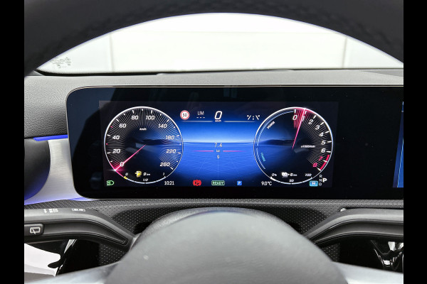 Mercedes-Benz A-Klasse 250 e Business Solution AMG | AMG Line Plus pakket | Nightpakket | 19 inch AMG velgen | Smartphone-integratie | Panoramaschuifdak | Head-up display | 360°-camera | Augmented Reality navigatie |
