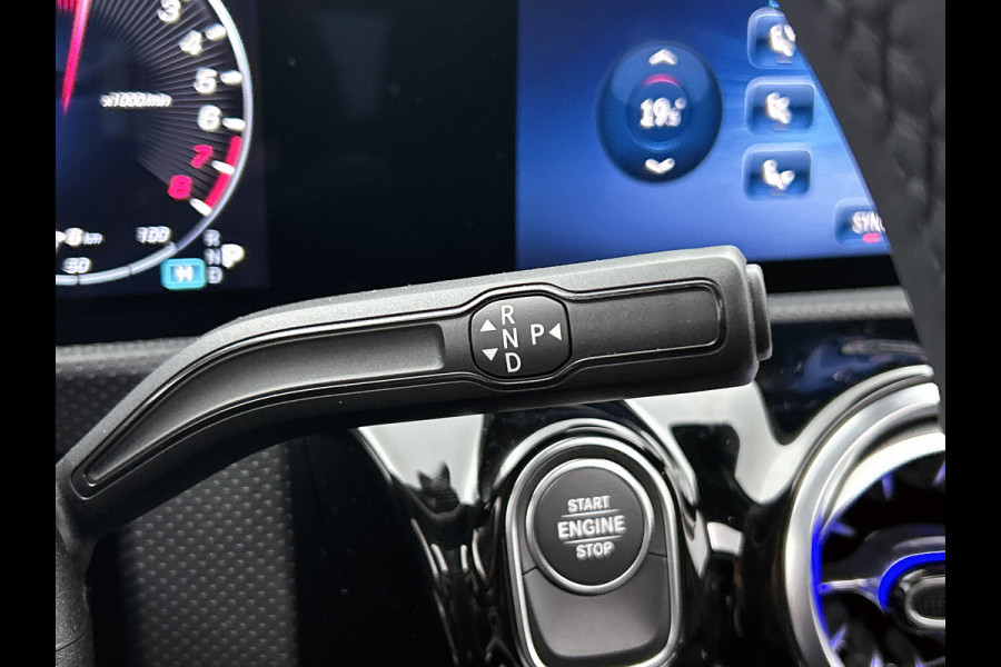 Mercedes-Benz A-Klasse 250 e Business Solution AMG | AMG Line Plus pakket | Nightpakket | 19 inch AMG velgen | Smartphone-integratie | Panoramaschuifdak | Head-up display | 360°-camera | Augmented Reality navigatie |