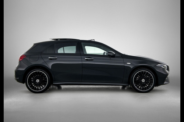 Mercedes-Benz A-Klasse 250 e Business Solution AMG | AMG Line Plus pakket | Nightpakket | 19 inch AMG velgen | Smartphone-integratie | Panoramaschuifdak | Head-up display | 360°-camera | Augmented Reality navigatie |