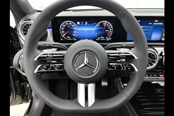 Mercedes-Benz A-Klasse 250 e Business Solution AMG | AMG Line Plus pakket | Nightpakket | 19 inch AMG velgen | Smartphone-integratie | Panoramaschuifdak | Head-up display | 360°-camera | Augmented Reality navigatie |
