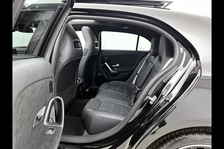 Mercedes-Benz A-Klasse 250 e Business Solution AMG | AMG Line Plus pakket | Nightpakket | 19 inch AMG velgen | Smartphone-integratie | Panoramaschuifdak | Head-up display | 360°-camera | Augmented Reality navigatie |