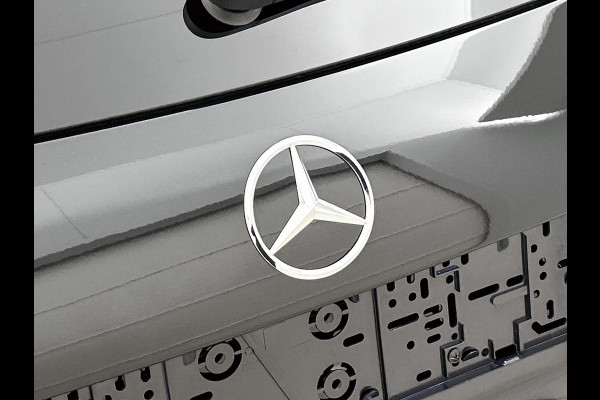 Mercedes-Benz A-Klasse 250 e Business Solution AMG | AMG Line Plus pakket | Nightpakket | 19 inch AMG velgen | Smartphone-integratie | Panoramaschuifdak | Head-up display | 360°-camera | Augmented Reality navigatie |