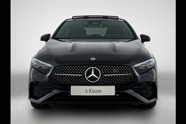 Mercedes-Benz A-Klasse 250 e Business Solution AMG | AMG Line Plus pakket | Nightpakket | 19 inch AMG velgen | Smartphone-integratie | Panoramaschuifdak | Head-up display | 360°-camera | Augmented Reality navigatie |