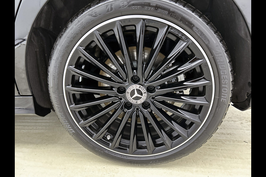Mercedes-Benz A-Klasse 250 e Business Solution AMG | AMG Line Plus pakket | Nightpakket | 19 inch AMG velgen | Smartphone-integratie | Panoramaschuifdak | Head-up display | 360°-camera | Augmented Reality navigatie |