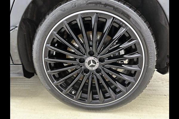 Mercedes-Benz A-Klasse 250 e Business Solution AMG | AMG Line Plus pakket | Nightpakket | 19 inch AMG velgen | Smartphone-integratie | Panoramaschuifdak | Head-up display | 360°-camera | Augmented Reality navigatie |