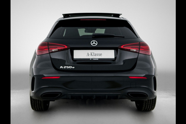 Mercedes-Benz A-Klasse 250 e Business Solution AMG | AMG Line Plus pakket | Nightpakket | 19 inch AMG velgen | Smartphone-integratie | Panoramaschuifdak | Head-up display | 360°-camera | Augmented Reality navigatie |