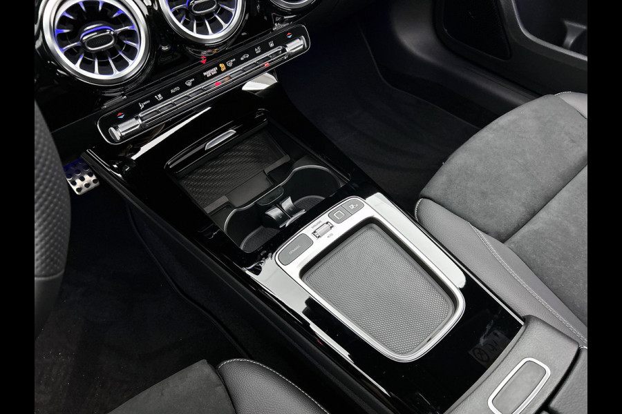Mercedes-Benz A-Klasse 250 e Business Solution AMG | AMG Line Plus pakket | Nightpakket | 19 inch AMG velgen | Smartphone-integratie | Panoramaschuifdak | Head-up display | 360°-camera | Augmented Reality navigatie |