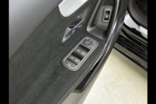 Mercedes-Benz A-Klasse 250 e Business Solution AMG | AMG Line Plus pakket | Nightpakket | 19 inch AMG velgen | Smartphone-integratie | Panoramaschuifdak | Head-up display | 360°-camera | Augmented Reality navigatie |