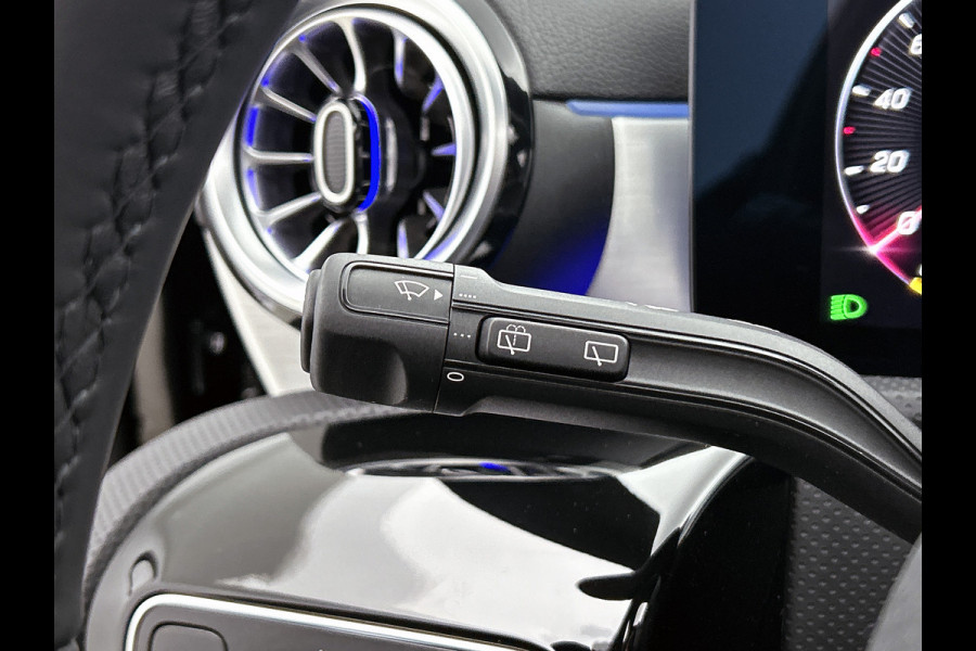 Mercedes-Benz A-Klasse 250 e Business Solution AMG | AMG Line Plus pakket | Nightpakket | 19 inch AMG velgen | Smartphone-integratie | Panoramaschuifdak | Head-up display | 360°-camera | Augmented Reality navigatie |