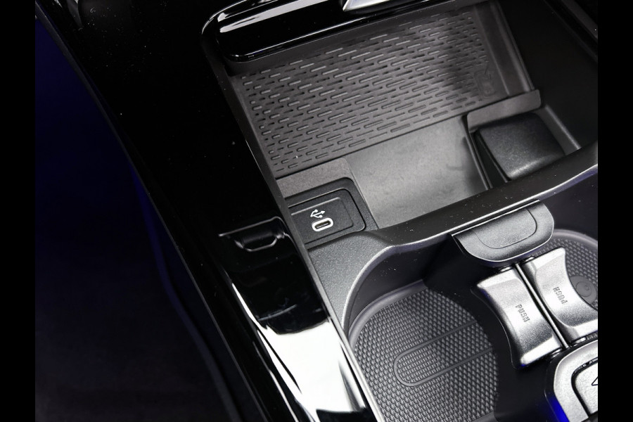 Mercedes-Benz A-Klasse 250 e Business Solution AMG | AMG Line Plus pakket | Nightpakket | 19 inch AMG velgen | Smartphone-integratie | Panoramaschuifdak | Head-up display | 360°-camera | Augmented Reality navigatie |