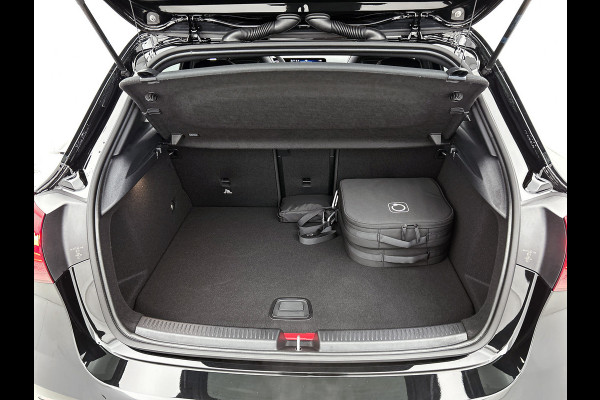 Mercedes-Benz A-Klasse 250 e Business Solution AMG | AMG Line Plus pakket | Nightpakket | 19 inch AMG velgen | Smartphone-integratie | Panoramaschuifdak | Head-up display | 360°-camera | Augmented Reality navigatie |