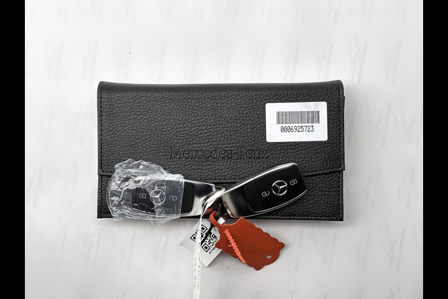 Mercedes-Benz A-Klasse 250 e Business Solution AMG | AMG Line Plus pakket | Nightpakket | 19 inch AMG velgen | Smartphone-integratie | Panoramaschuifdak | Head-up display | 360°-camera | Augmented Reality navigatie |