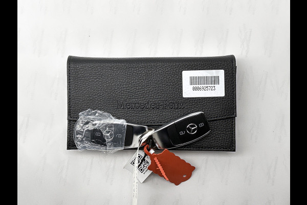 Mercedes-Benz A-Klasse 250 e Business Solution AMG | AMG Line Plus pakket | Nightpakket | 19 inch AMG velgen | Smartphone-integratie | Panoramaschuifdak | Head-up display | 360°-camera | Augmented Reality navigatie |