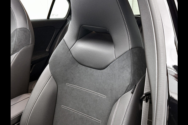 Mercedes-Benz A-Klasse 250 e Business Solution AMG | AMG Line Plus pakket | Nightpakket | 19 inch AMG velgen | Smartphone-integratie | Panoramaschuifdak | Head-up display | 360°-camera | Augmented Reality navigatie |