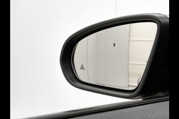 Mercedes-Benz A-Klasse 250 e Business Solution AMG | AMG Line Plus pakket | Nightpakket | 19 inch AMG velgen | Smartphone-integratie | Panoramaschuifdak | Head-up display | 360°-camera | Augmented Reality navigatie |