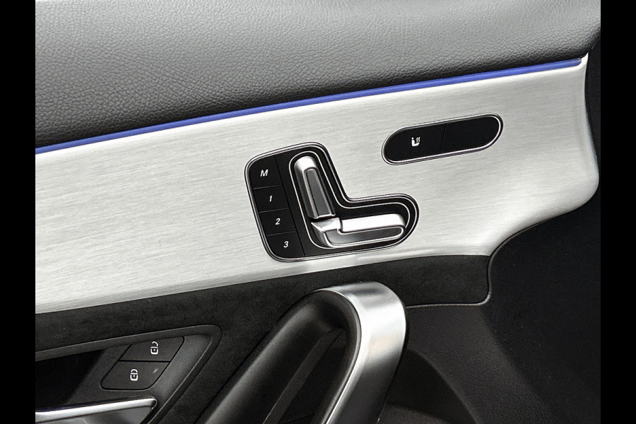 Mercedes-Benz A-Klasse 250 e Business Solution AMG | AMG Line Plus pakket | Nightpakket | 19 inch AMG velgen | Smartphone-integratie | Panoramaschuifdak | Head-up display | 360°-camera | Augmented Reality navigatie |