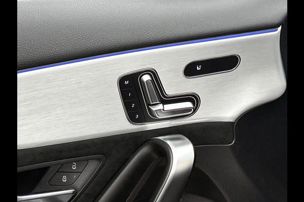 Mercedes-Benz A-Klasse 250 e Business Solution AMG | AMG Line Plus pakket | Nightpakket | 19 inch AMG velgen | Smartphone-integratie | Panoramaschuifdak | Head-up display | 360°-camera | Augmented Reality navigatie |