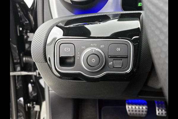 Mercedes-Benz A-Klasse 250 e Business Solution AMG | AMG Line Plus pakket | Nightpakket | 19 inch AMG velgen | Smartphone-integratie | Panoramaschuifdak | Head-up display | 360°-camera | Augmented Reality navigatie |