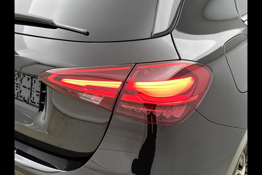Mercedes-Benz A-Klasse 250 e Business Solution AMG | AMG Line Plus pakket | Nightpakket | 19 inch AMG velgen | Smartphone-integratie | Panoramaschuifdak | Head-up display | 360°-camera | Augmented Reality navigatie |