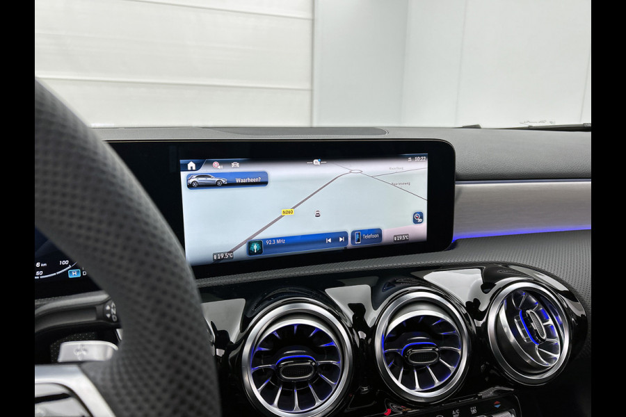Mercedes-Benz A-Klasse 250 e Business Solution AMG | AMG Line Plus pakket | Nightpakket | 19 inch AMG velgen | Smartphone-integratie | Panoramaschuifdak | Head-up display | 360°-camera | Augmented Reality navigatie |