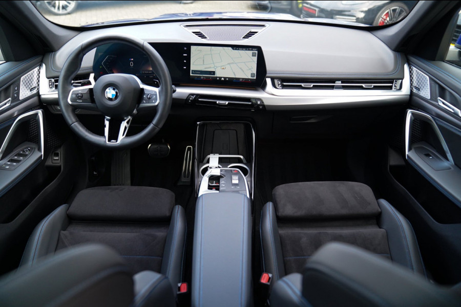 BMW X1 18i M-sport High Executive | HuD | Panorama | Harman/Kardon | incl BTW | M-pakket | Leder/Alcantara | Trekhaak elek | Lane