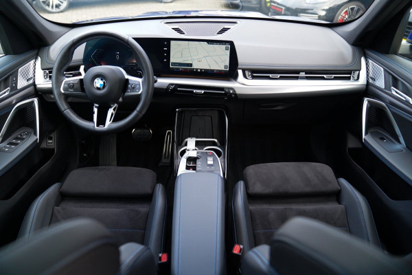 BMW X1 18i M-sport High Executive | HuD | Panorama | Harman/Kardon | incl BTW | M-pakket | Leder/Alcantara | Trekhaak elek | Lane