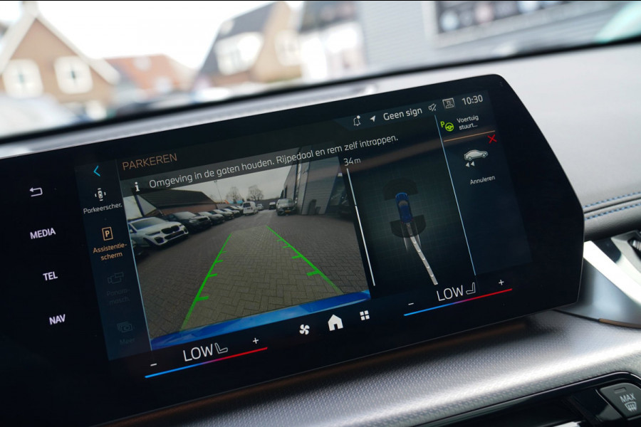 BMW X1 18i M-sport High Executive | HuD | Panorama | Harman/Kardon | incl BTW | M-pakket | Leder/Alcantara | Trekhaak elek | Lane