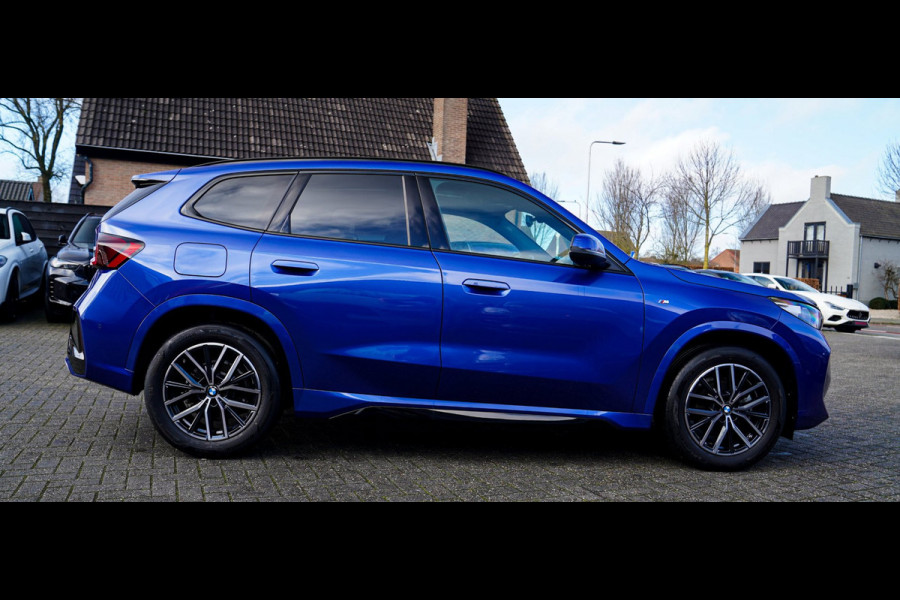 BMW X1 18i M-sport High Executive | HuD | Panorama | Harman/Kardon | incl BTW | M-pakket | Leder/Alcantara | Trekhaak elek | Lane