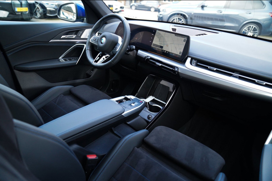 BMW X1 18i M-sport High Executive | HuD | Panorama | Harman/Kardon | incl BTW | M-pakket | Leder/Alcantara | Trekhaak elek | Lane