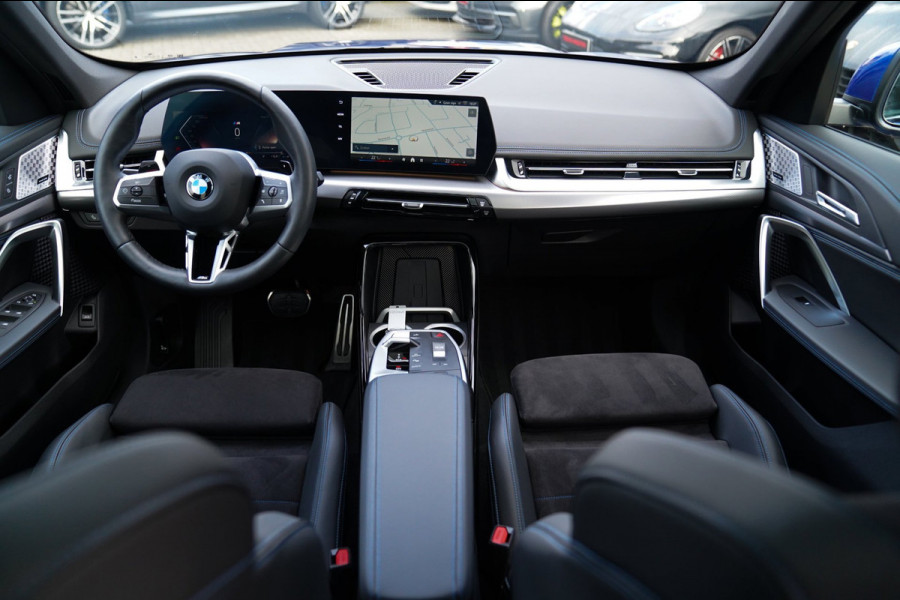 BMW X1 18i M-sport High Executive | HuD | Panorama | Harman/Kardon | incl BTW | M-pakket | Leder/Alcantara | Trekhaak elek | Lane