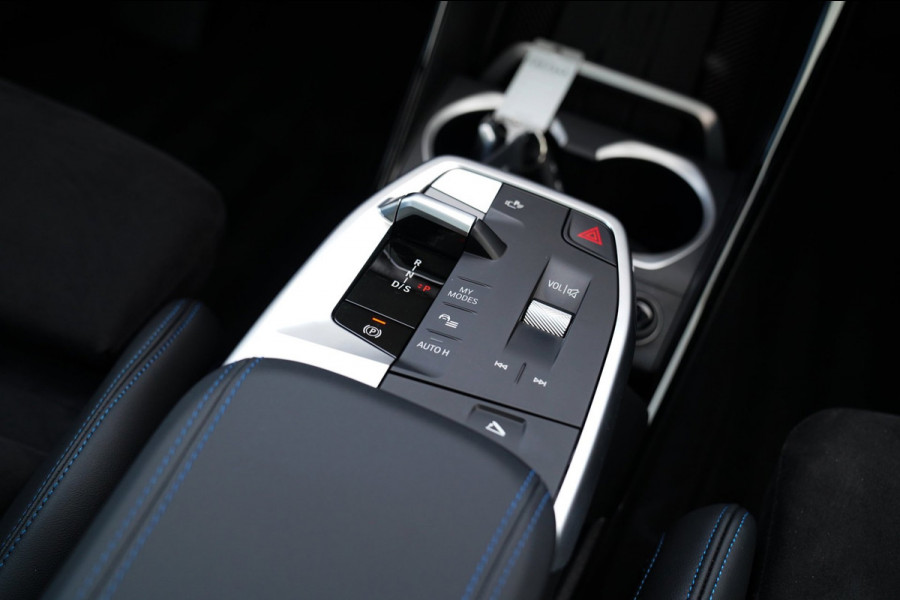 BMW X1 18i M-sport High Executive | HuD | Panorama | Harman/Kardon | incl BTW | M-pakket | Leder/Alcantara | Trekhaak elek | Lane