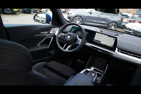 BMW X1 18i M-sport High Executive | HuD | Panorama | Harman/Kardon | incl BTW | M-pakket | Leder/Alcantara | Trekhaak elek | Lane