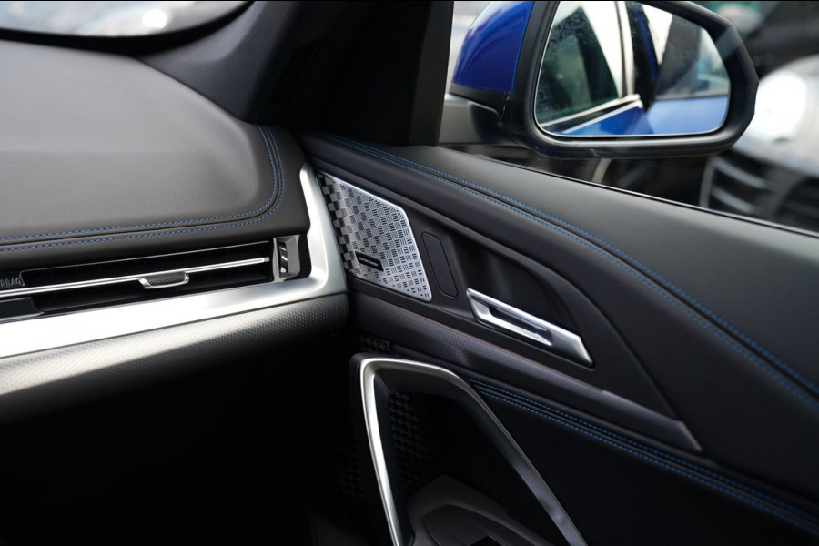 BMW X1 18i M-sport High Executive | HuD | Panorama | Harman/Kardon | incl BTW | M-pakket | Leder/Alcantara | Trekhaak elek | Lane