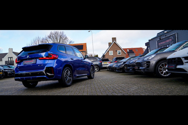 BMW X1 18i M-sport High Executive | HuD | Panorama | Harman/Kardon | incl BTW | M-pakket | Leder/Alcantara | Trekhaak elek | Lane